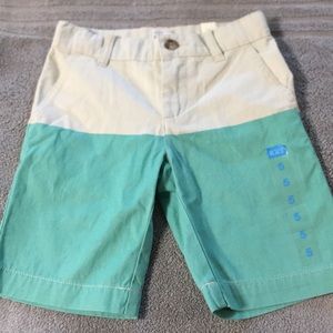 Children’s Place boys size 5 khaki/teal shorts